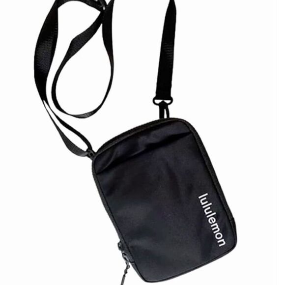 Lululemon Zip Top Crossbody NWOT - Picture 1 of 14